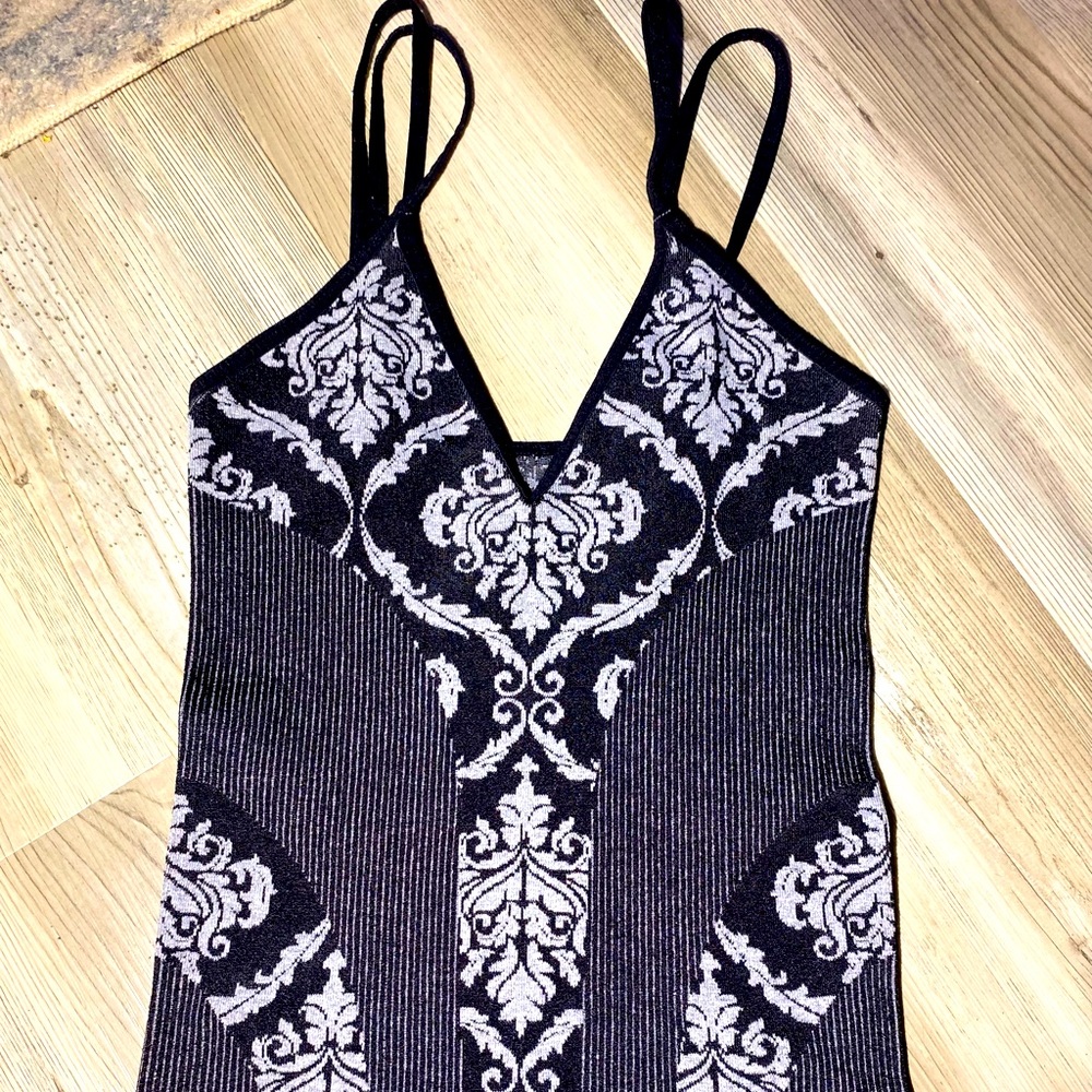 Women’s v neck tank top. Double straps , Size small.